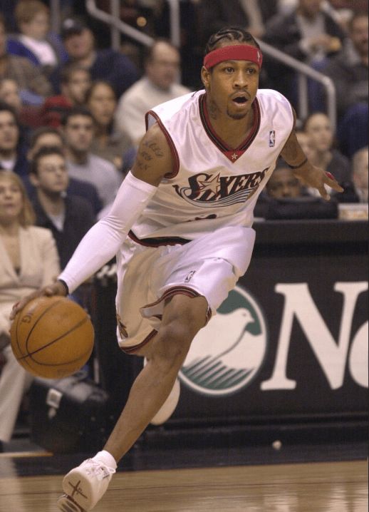 凤凰官方：福克斯韦尔和刘易斯缺席今日对阵跳伞蚁（凤凰队官方通报：福克斯韦尔、刘易斯将缺席今日对阵跳伞蚁）