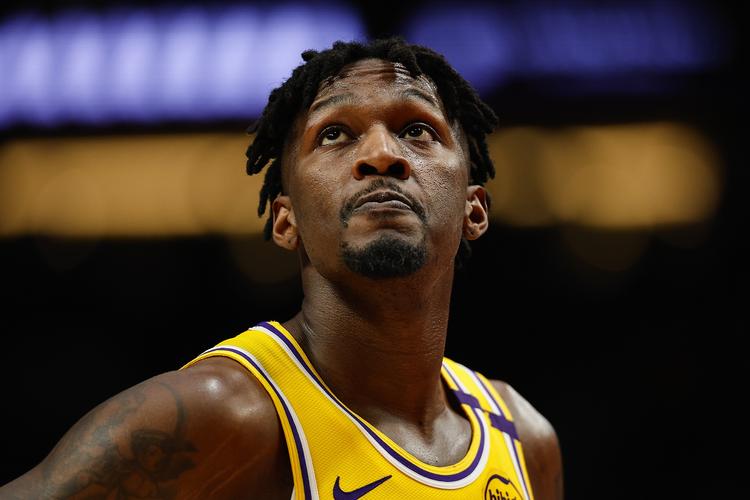 雷霆以132比111大胜独行侠，亚历山大高效砍下33分，延续14连胜。（雷霆132-111轻取独行侠，亚历山大高效轰下33分，豪取14连胜）