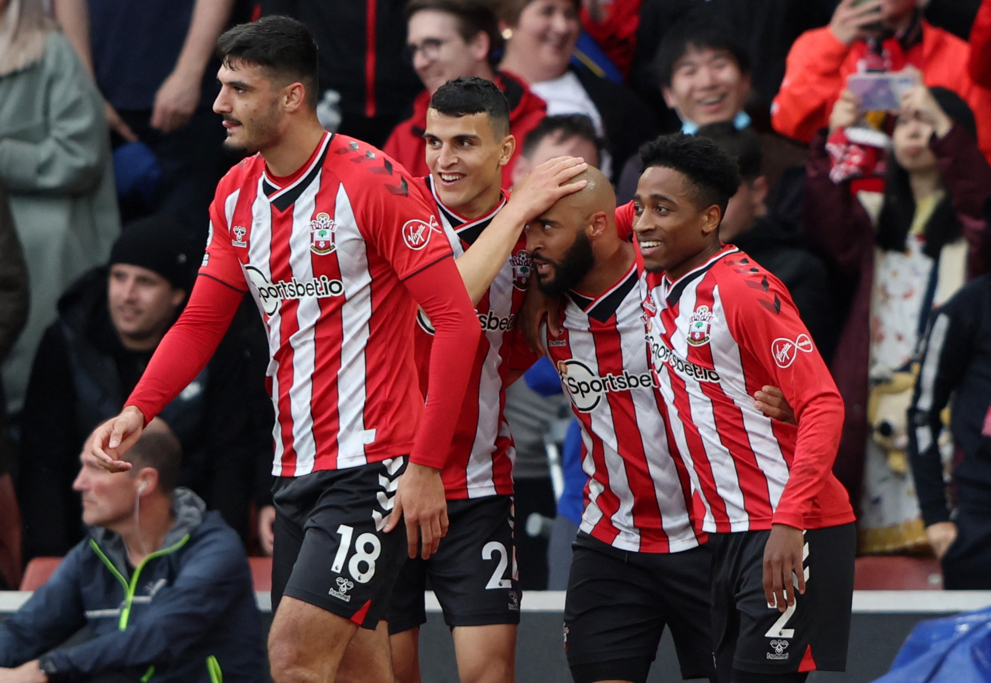 状态持续火热！本轮英超送助攻，福登最近3场比赛已造5球（火力不减！本轮英超贡献助攻，福登近三战参与5球）