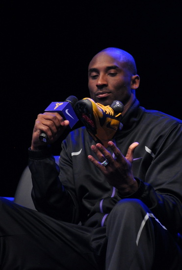 埃尔坎参加尤文圣诞晚宴：尤文正凝聚成一个整体，并日益强大（埃尔坎出席尤文圣诞晚宴：球队愈发团结，实力与日俱增）