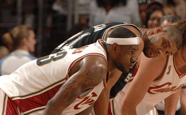 赛季首次缺阵！76人核心马克西今日因病缺战步行者（马克西因病缺席今日战步行者，76人核心本赛季首次缺阵）