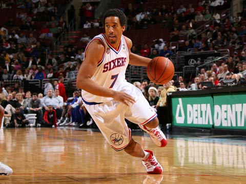 麦克阿瑟FCvs大埔亚冠赛前为香港大埔火灾遇难者...（亚冠赛前，麦克阿瑟FC对阵大埔，为香港大埔火灾遇难者致哀）