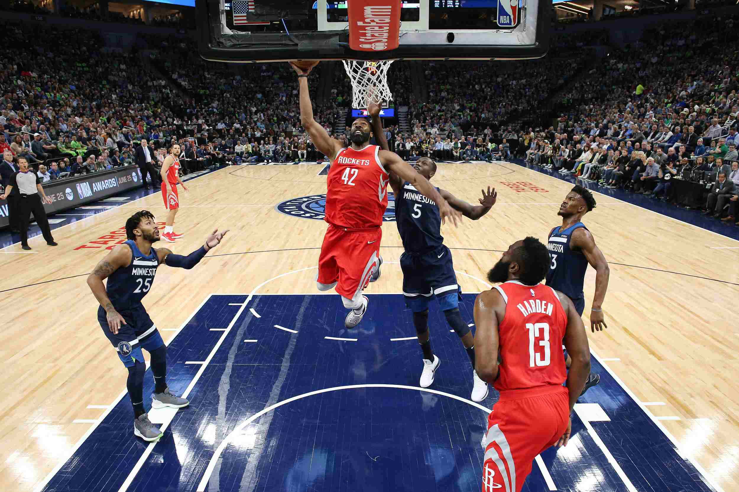 NBA：马刺惨遭连败 文班亚马表现亮眼（NBA：马刺苦吞连败，文班亚马高光发挥）