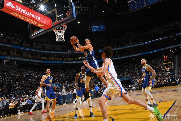 半场：海登海姆1-0法兰克福，阿尔杨-伊布助攻齐夫齐瓦泽破门（半场战报：海登海姆暂1-0领先法兰克福，阿尔杨-伊布助攻齐夫齐瓦泽建功）