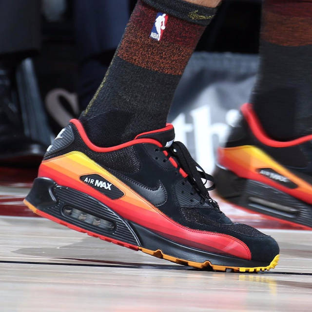 英超代表观战U15联赛后评价：中国球员纪律性强；教练需把决策权交给球员（英超代表观赛U15后：称中国球员纪律出众，建议教练把更多决策权交给球员）